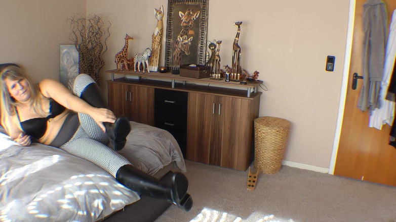 SweetSusi: Are You My Boot Wanker