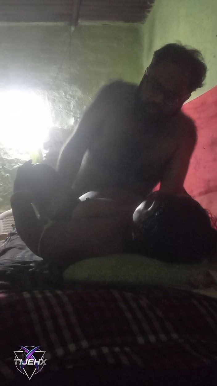 TijehX: 不满的德西村哥和她的小鲜肉做爱