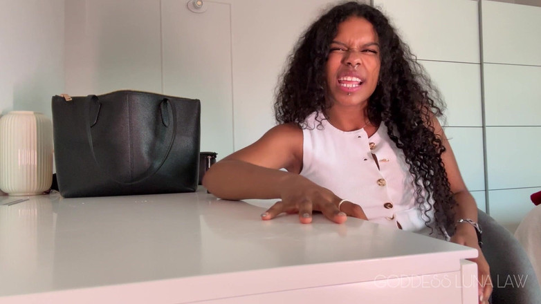 Goddess Luna Law: Застукал тебя за просмотром подошв, инструкция по