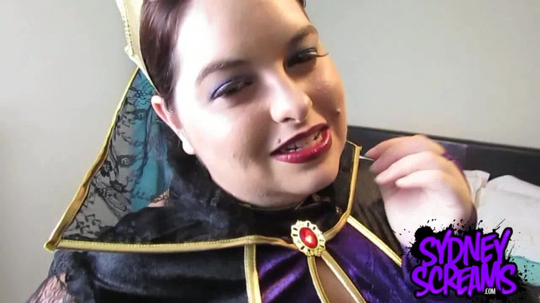 Sydney screams fetish: Servitoarea pleznită a reginei rele - HD Wmv