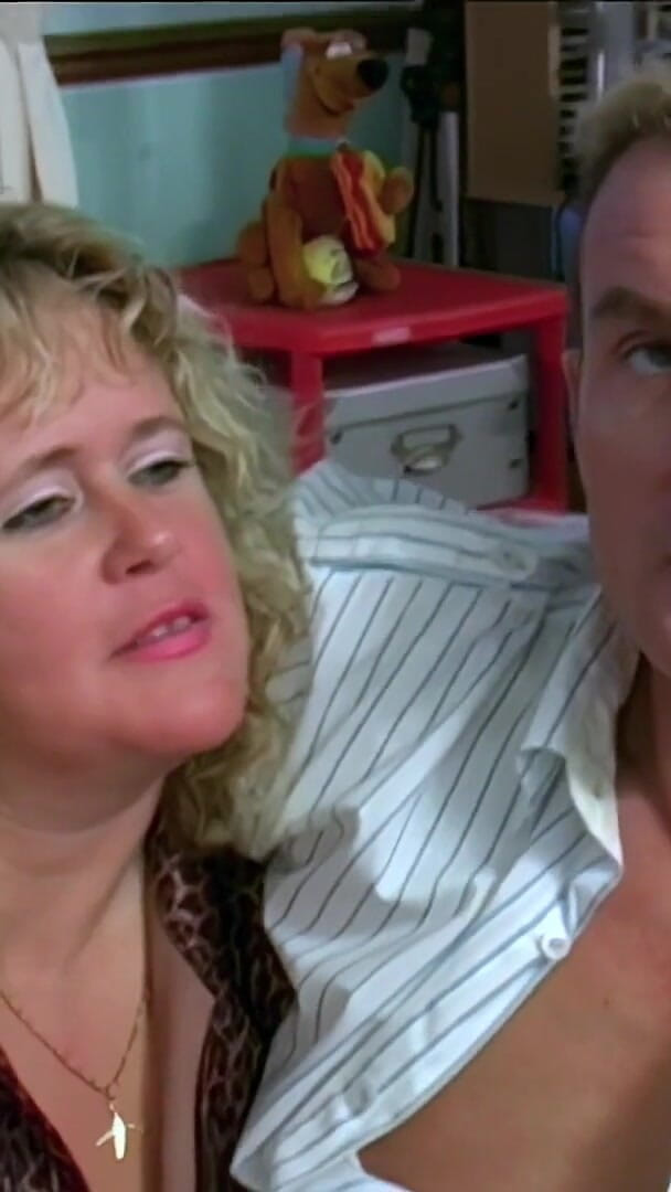 Killergram: Un couple pervers baise avec la MILF pulpeuse Sapphire Steele...