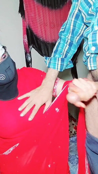 Desi tettona indiana che indossa sari scopata anale in piedi