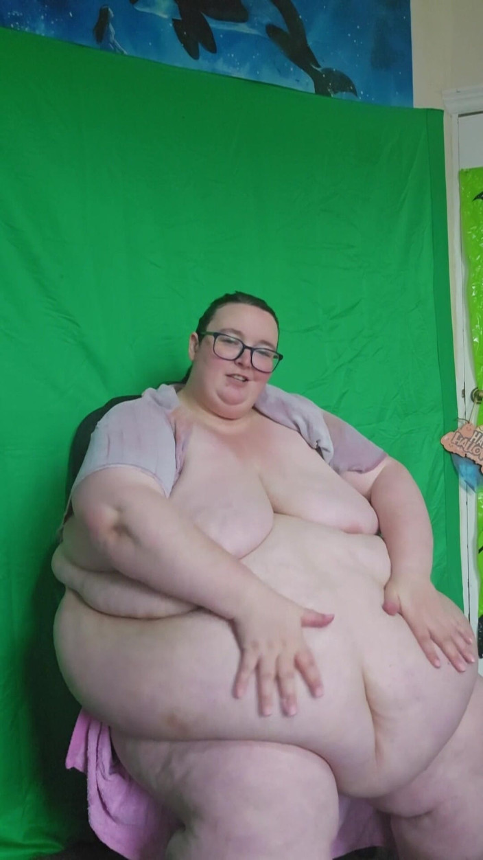 SSBBWLadyBrads: SSBBW シャワー後の官能的なマッサージ
