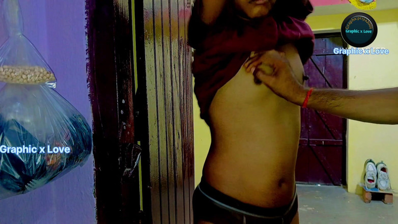 Graphic joy: Una belleza india audaz y confiada a la que le...