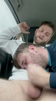 Kouření a polykání v autě