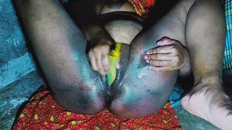 sexymusia1998: Aantrekkelijke schoonzus badend video
