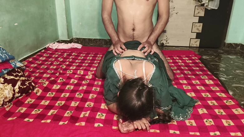 yongboy1: Chłopak pieprzy dziewczynę Desi Żona Pierwsza noc Desi Bhabhi Hot Desi...