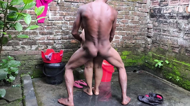 SAFI TV: Widzę, że moja ciocia będzie się kąpać po przytuleniu i pieprzeniu...