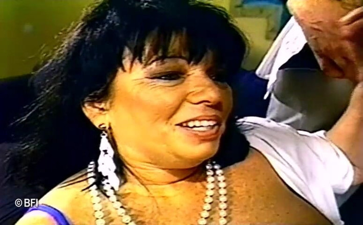 Nasty matures and dirty grannies club: Retro-gangbang mit behaariger reifer