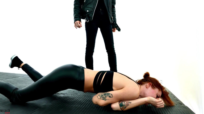 Defeated Sex Fight: Lilith dan Meryl yang kuat - pergaduhan agresif tegar