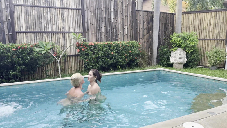 Mintaxxx69: Two Hot Girls Sucking Dick by the Pool on Holiday,...