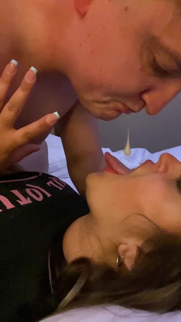 Filthy British Couple: Troia dice a cuck che vuole una gangbang per la...
