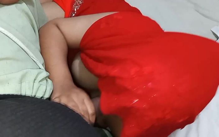Red Queen RQ: Sex cu mătușă indiancă sexy în sari roșu, audio hindi