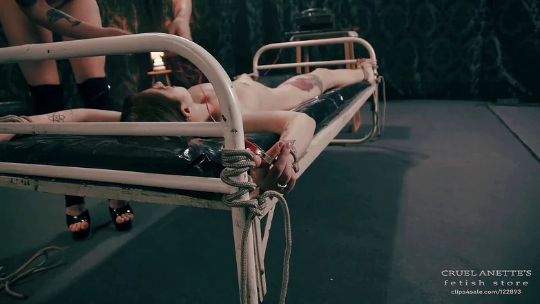 Cruel Anettes fetish world: Gây sốc cho cô ấy ở khắp mọi nơi