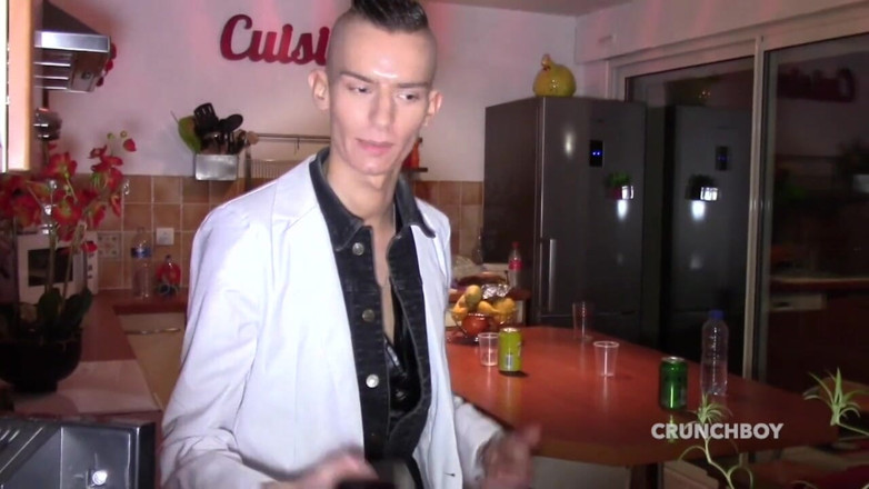 STRAIGHT BOY CURIOUS: Joven oso follada por top twink