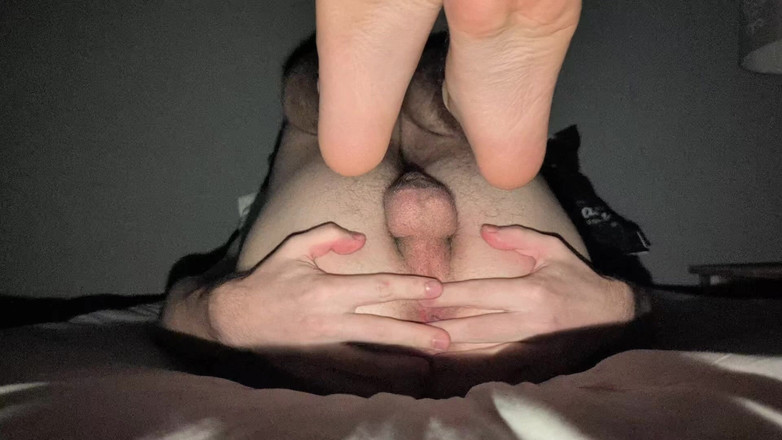 Leliboy: Guapo Twink Quitándose La Ropa Y Jugando Con Su Cuerpo