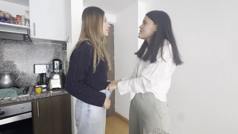 scarlettandc: Minha ex-namorada vem à minha casa para fazer sexo enquanto meu...