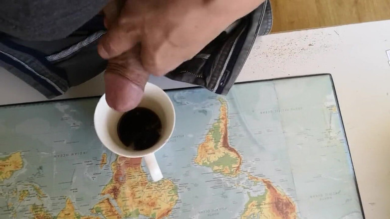 Rafael Torreano: Chico caliente masturbándose para poner un poco de leche en...