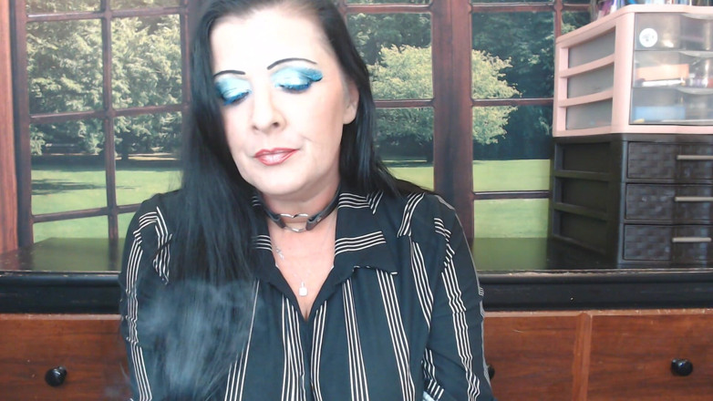 Abby Anna: Lezione mantra schiavo fumo