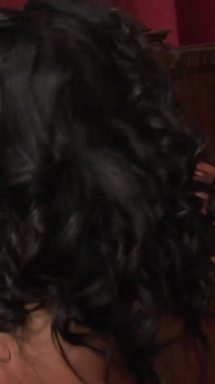 Збуджені дівчата трахають свої великі дірки з господарем