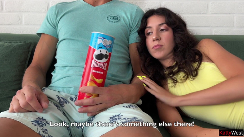 Katty West: O meio-irmão mostrou seu pau duro enquanto assistia a um...