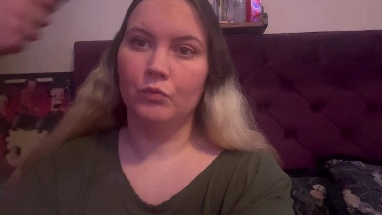 MissFFW: Sikiş bud uzun doğal saçımı fırçalıyor