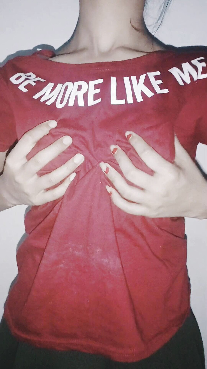 Hot Sis: 饥渴的Latika裸体表演