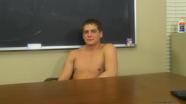 Teach Twinks: A max piace insegnare ai ragazzi gay