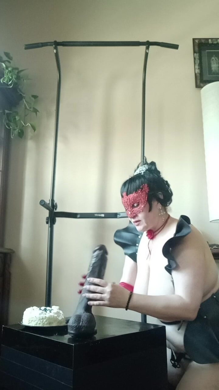 HappyPeach26Shake: Sladce si užívám velké dildo až do orgasmu, dokonce jsem...