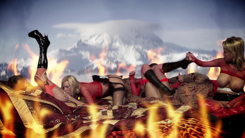 Hand Lotion Studios: गुलाबी सूट पहनी कामुक वेश्याओं का नंगा नाच