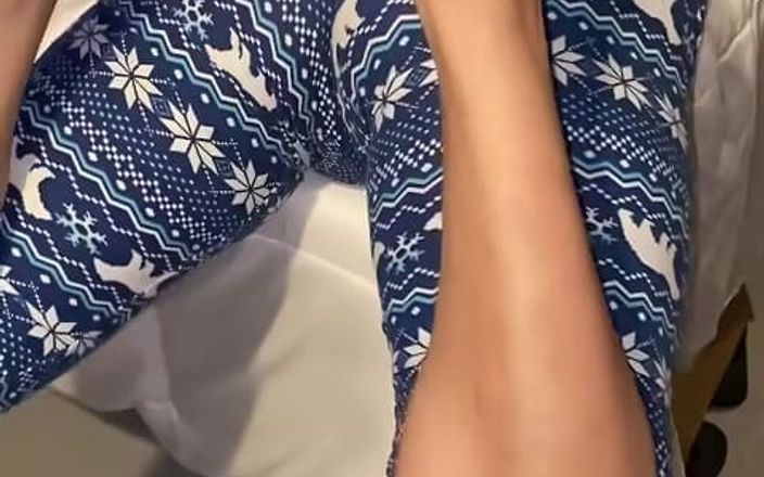 Naelor: Compilation de délicieux fesses de Melove dans un pantalon moulant