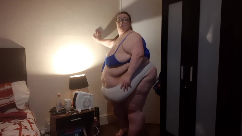 SSBBWLadyBrads: SSBBW does exercise routine