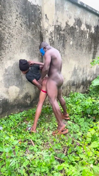 Großer stiefvater zerstört dieses twink-arschloch im busch