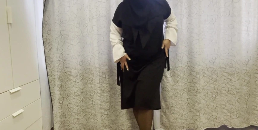 Lux Eva: Arab Stepsister in Sheer Pantyhose Masturbates