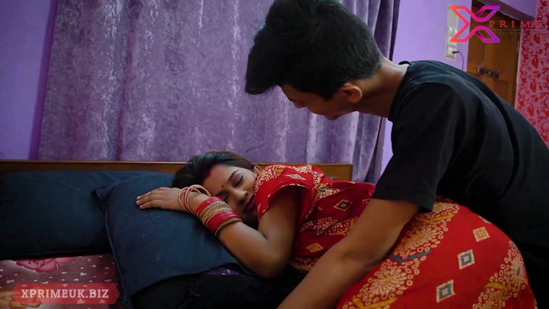 Creative Pervert: Une jolie demi-sœur indienne desi se fait baiser par une énorme...