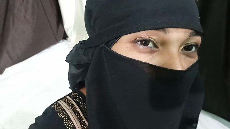 Dearshivani: Muslim Housewife Was Fucked by Home Owner