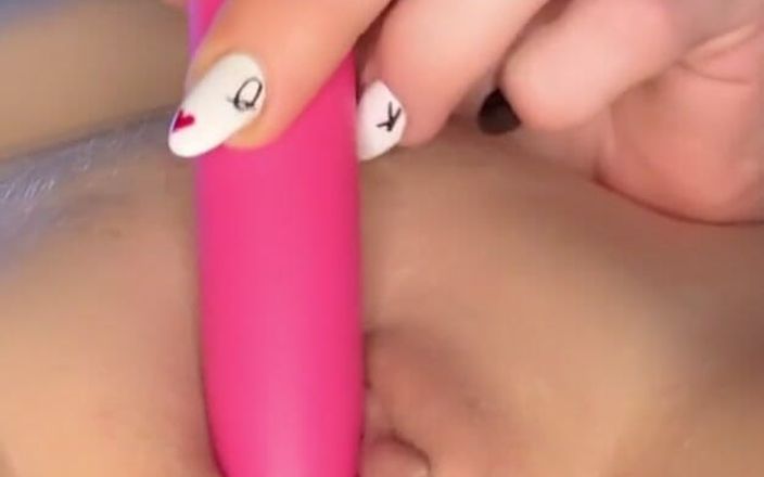Alessandrabee: 私はあなたにとって十分に濡れていますか?