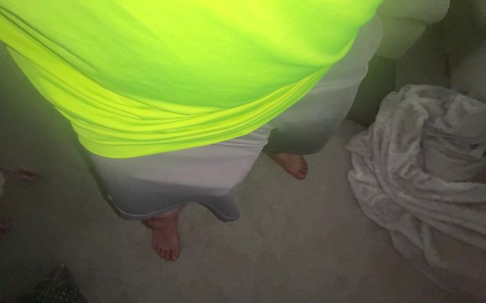 Dick Pants: Graue shorts, helles hemd