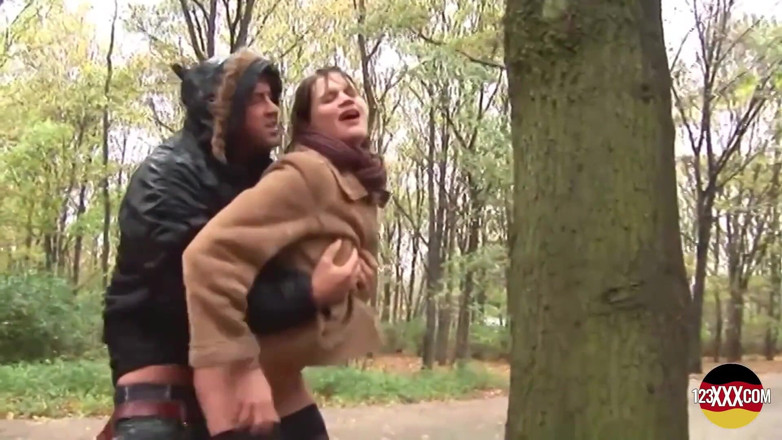 123XXX - Fucked Amateurs in Germany!: Smiling Brunette Fucked in a Park