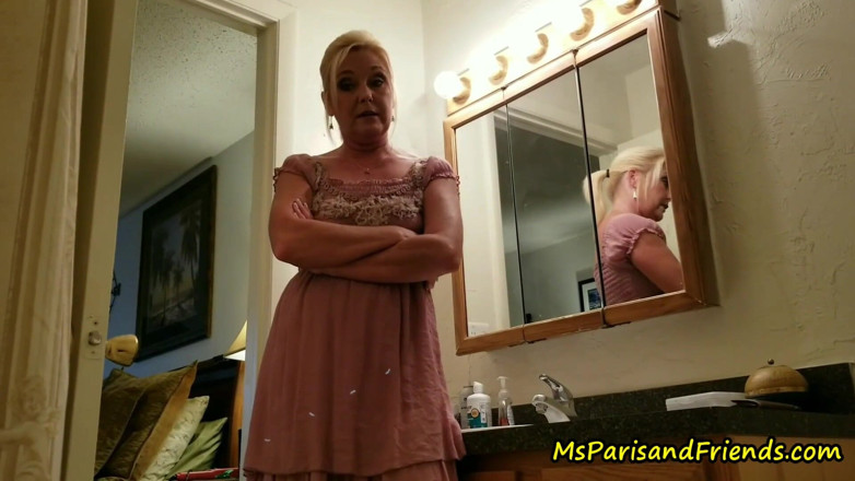Ms Paris and Friends: 巴黎最好的是撒尿