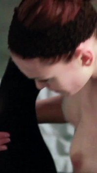 Горячий лесбийский экшн с рыжей и крошкой