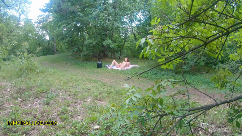 Immoral Family: Horny sunbather spied on by stepdad &amp; his stepson Matt - Big...