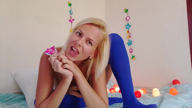 Miss Anja: Bubble Gum and Multiple Orgasms in Blue