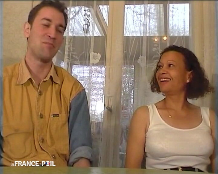 La France a Poil: Hairy Mature Slut Sodomized and Fist-fucked in Threesome