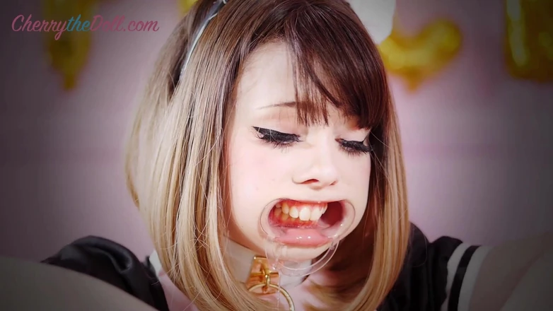 Cherry The Doll: Mâncare cu mâzgă