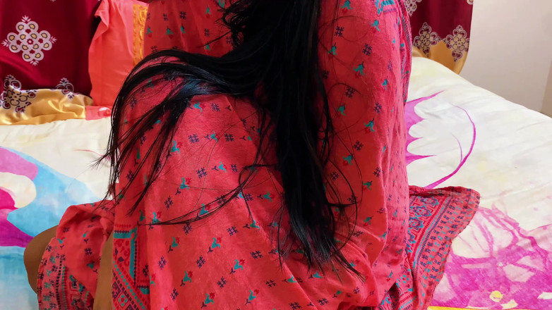 Bdsex24: 性感的horney bavhi在德沃的房间里做爱时激情做爱