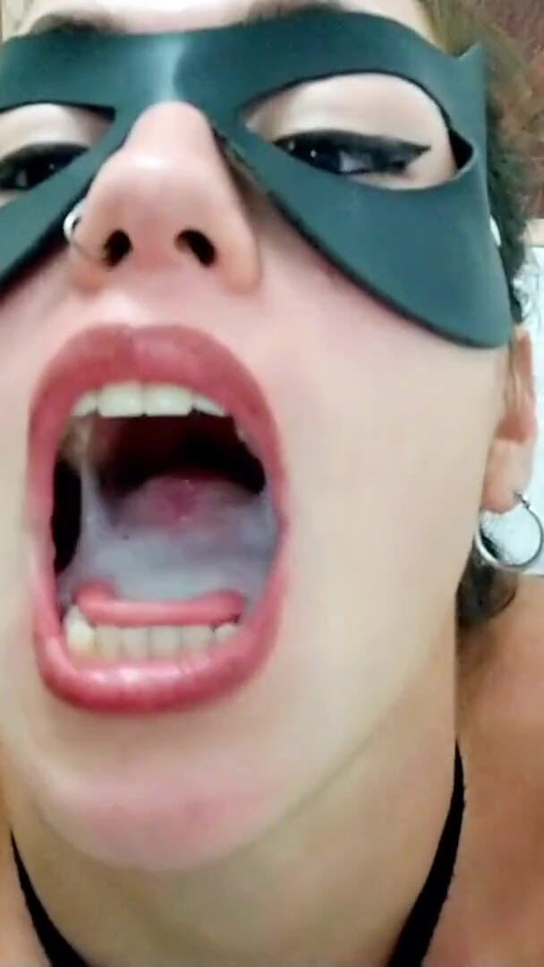 Big cum in my mout , gargles and cum swallow!!! (April Bigass)