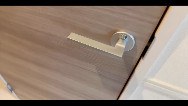 BabyYurin: White pee toilet here