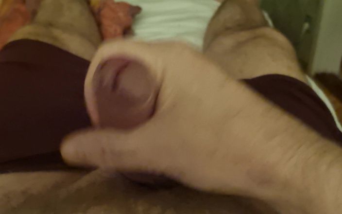 Pellefnatt: Mein freund liegt im bett und wichst seinen schwanz, bis...