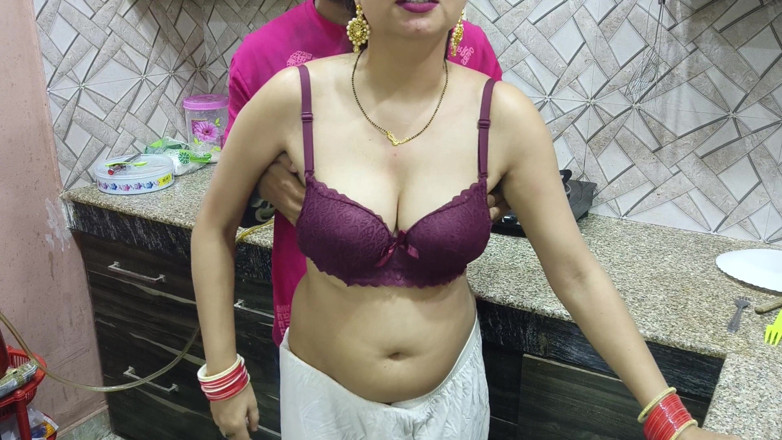 Hornycouple149: India follada duro por su cuñado en cocina hindi
